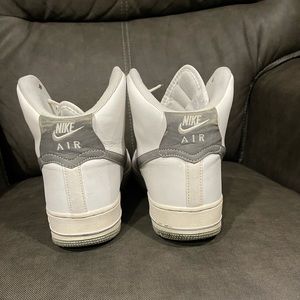 This shoes 100% atentic good condition